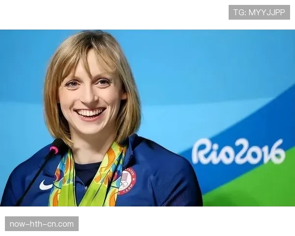 刷到凯蒂·莱德基度假照，泳池边那个包比我整年工资还贵，呜……